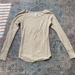 Cute and cozy fitting long sleeve 🍂